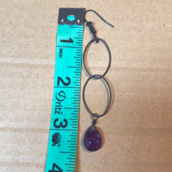 Handmade chain link earrings with purple labradorite stone - Picture 3 of 3